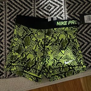 NIKE PRO running short